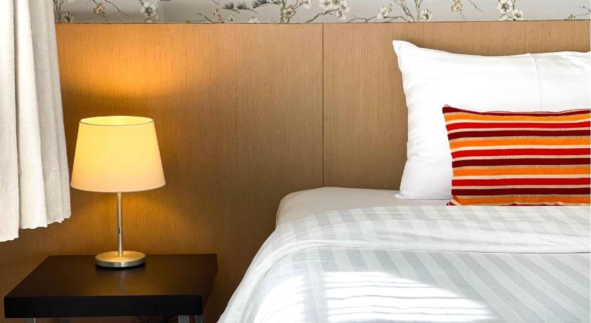 Фото 24 Inn Hotel