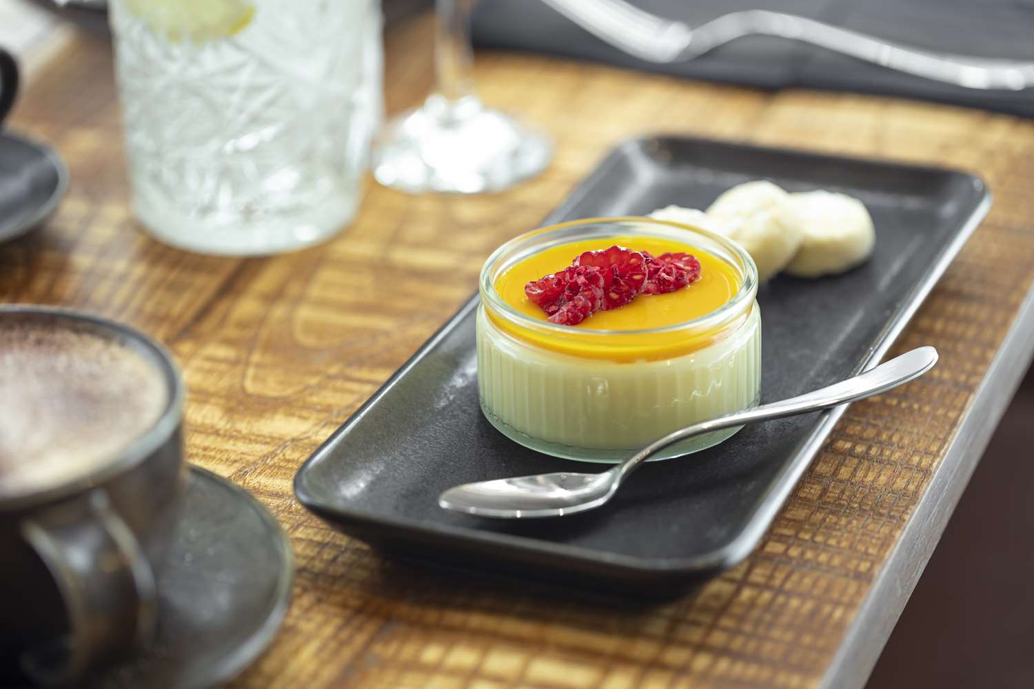 Фото DoubleTree by Hilton Manchester - Piccadilly