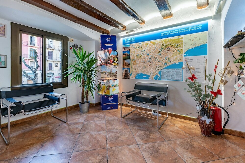 Фото Hostal Forum Tarragona
