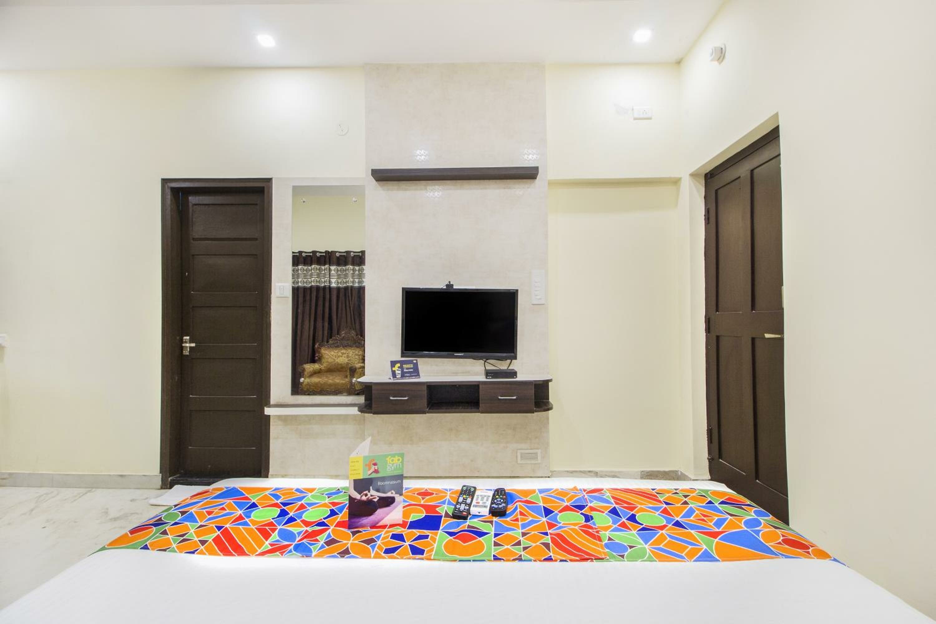 Фото FabHotel Corporate Crown II Koramangala