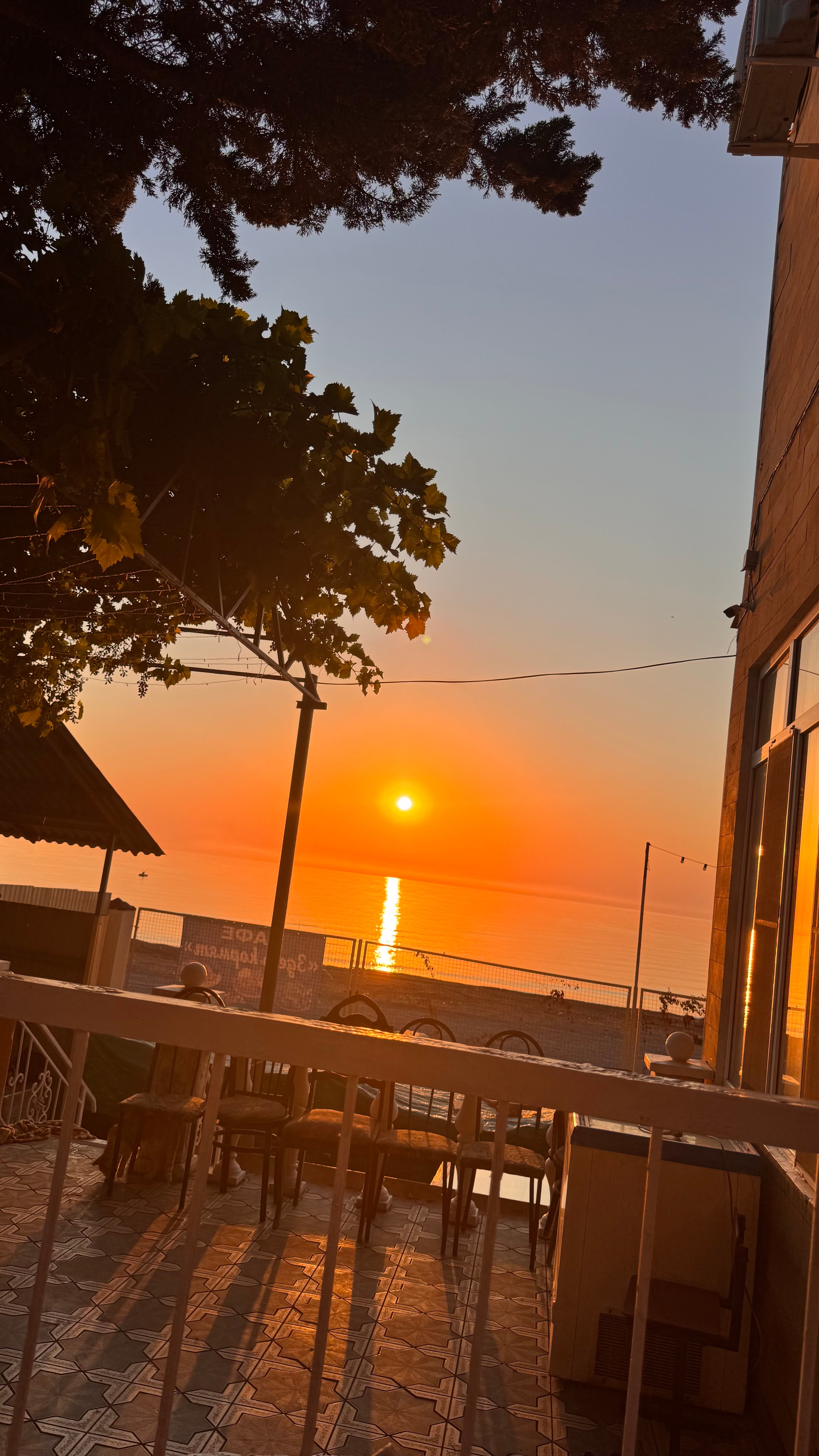 Фото Красный Бак