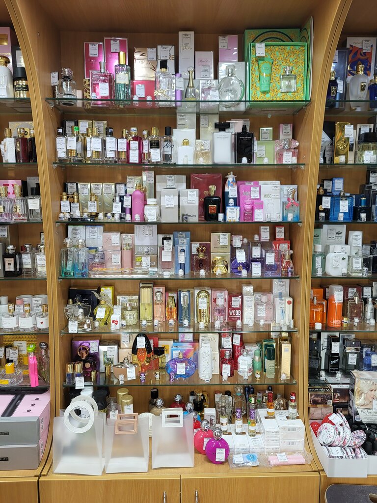 Perfume and cosmetics shop Магазин парфюмерии и косметики, Moscow, photo