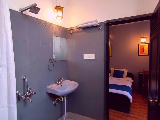 Фото Dodas Palace by ShriGo Hotels