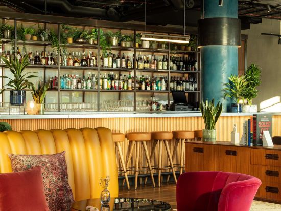 Фото The Gantry London, Curio Collection by Hilton