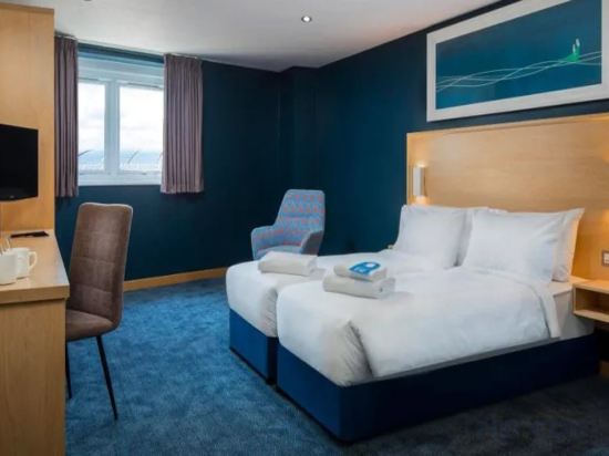 Фото Travelodge Aberdeen Airport