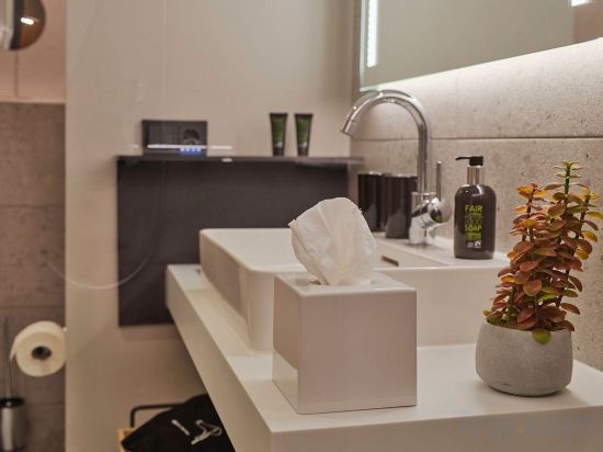 Фото Adina Apartment Hotel Dusseldorf