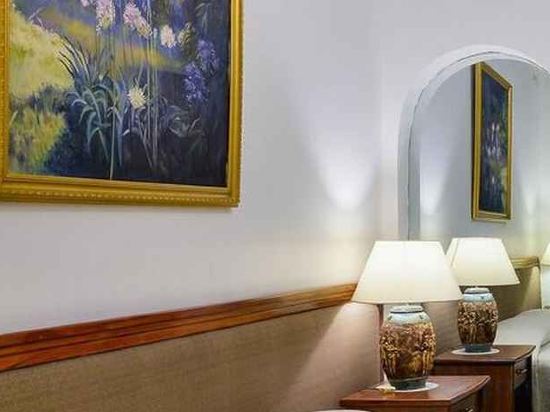 Фото The Spring Hotel