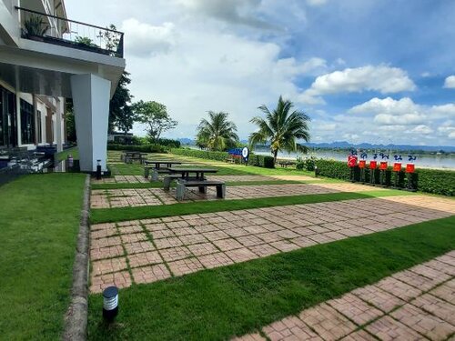 Гостиница The River Hotel в Накхонпханоме