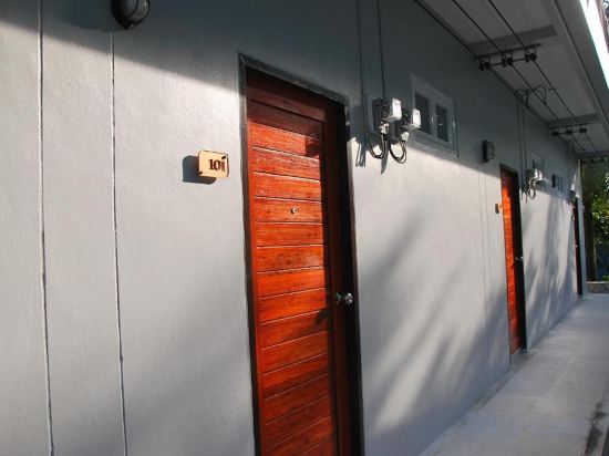 Фото Snooze Inn Phuket