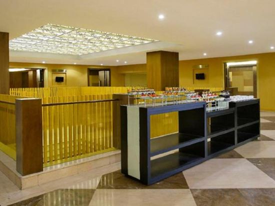 Фото Hotel Santika Pandegiling Surabaya