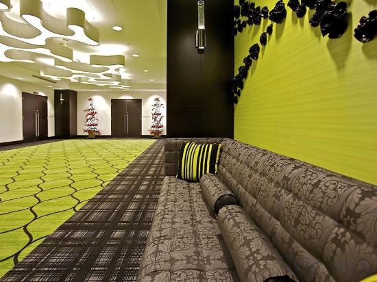 Фото DoubleTree by Hilton Montreal