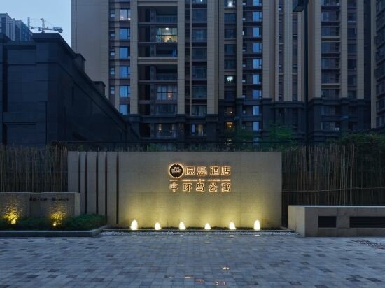 Фото The Island Hotel