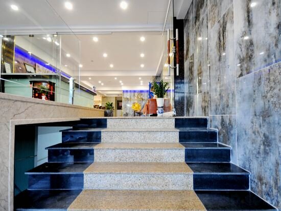 Фото Golden Lotus Hotel