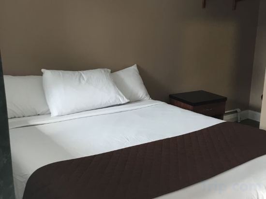 Фото Americas Best Value Inn Avenel Woodbridge