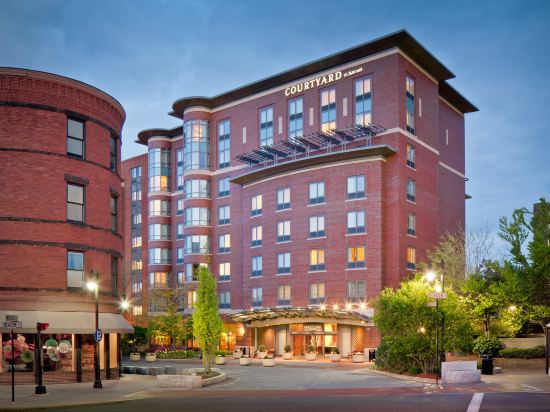 Фото Courtyard by Marriott Boston Brookline