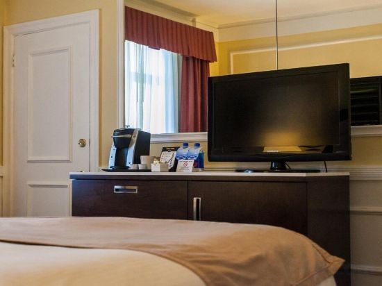 Фото The Pickwick Hotel