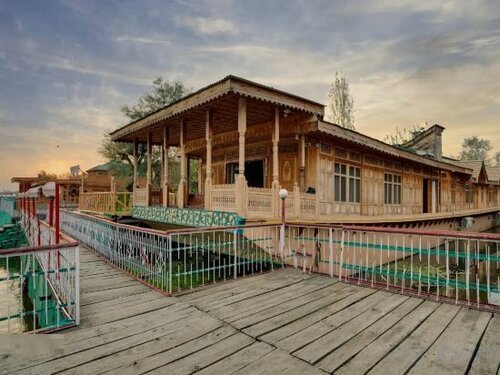 Внешний вид отеля Prince of Kashmir Luxury Houseboat в Сринагаре, фото 5