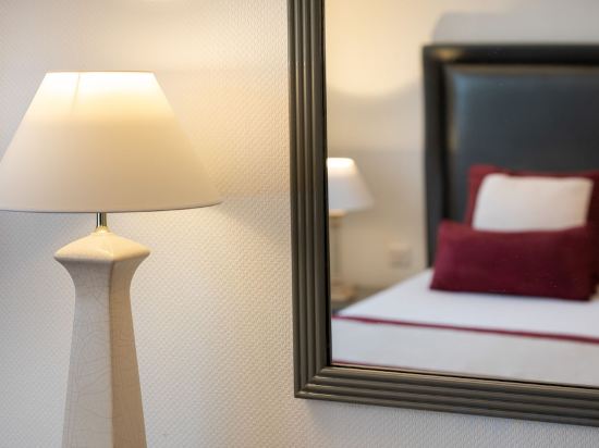 Фото Hôtel Charlemagne by HappyCulture