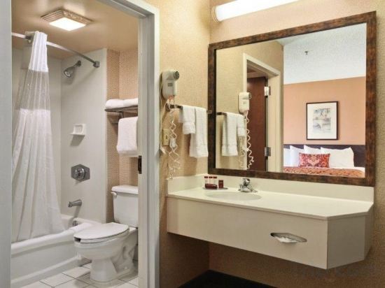 Фото Ramada by Wyndham Suites Orlando Airport