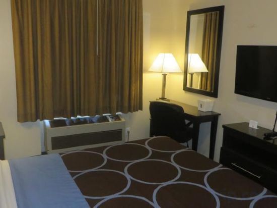 Фото Super 8 by Wyndham Hollywood LA Area