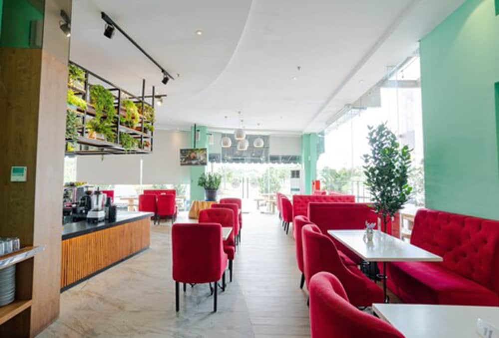 Фото The Crew Hotel Kualanamu International Airport