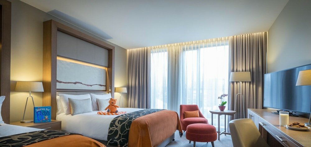 Фото Clayton Hotel Cardiff Lane