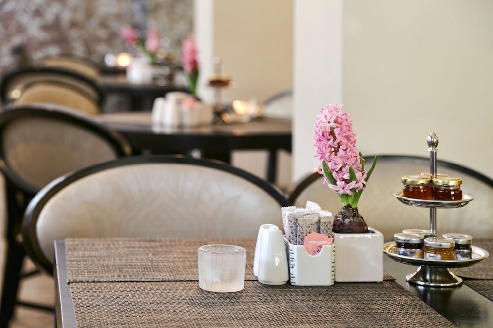 Фото The Y Hotel