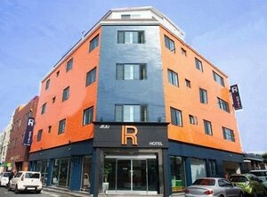 отель Jeju R Hotel & Guest House - Hostel