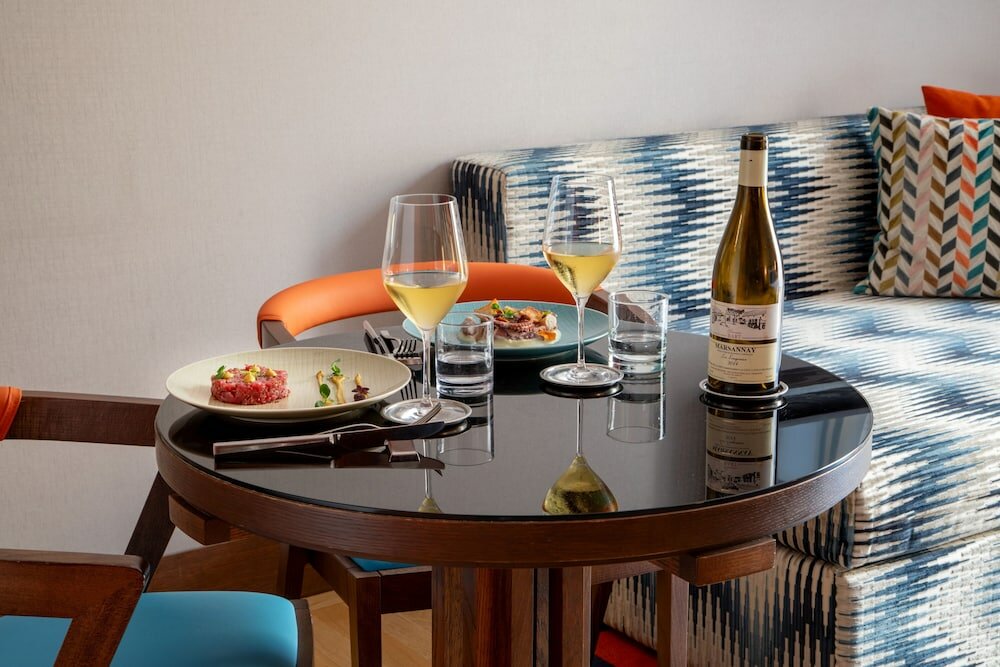 Фото The Independent Hotel