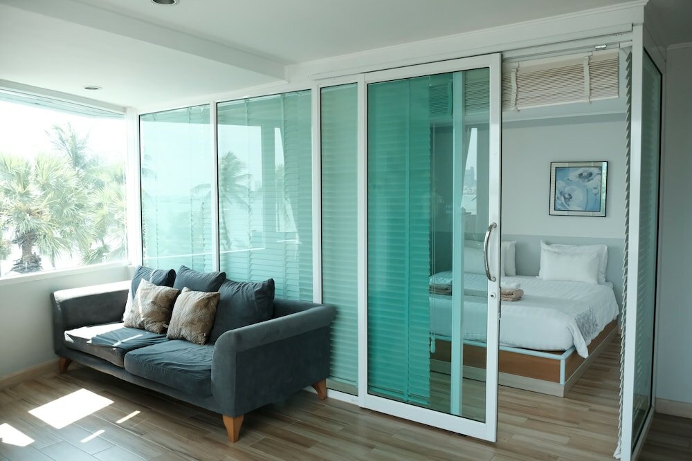 Фото The Beach Front Resort Pattaya