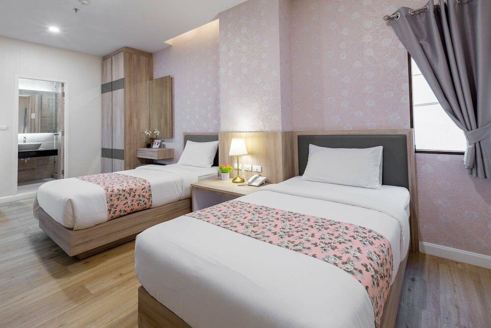 Фото Leela Orchid Hotel