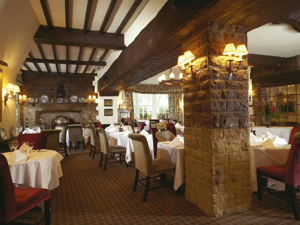 Фото Macdonald Bear Hotel