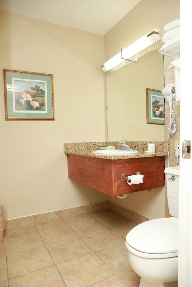 Фото Ramada by Wyndham Fresno North