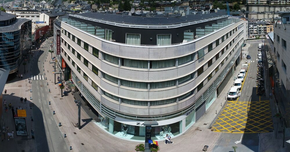 Фото Yomo Centric