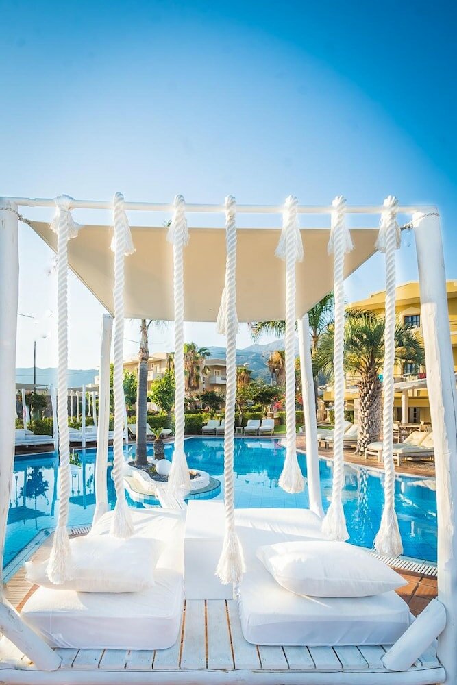 Фото Parthenis Hotel & Suites