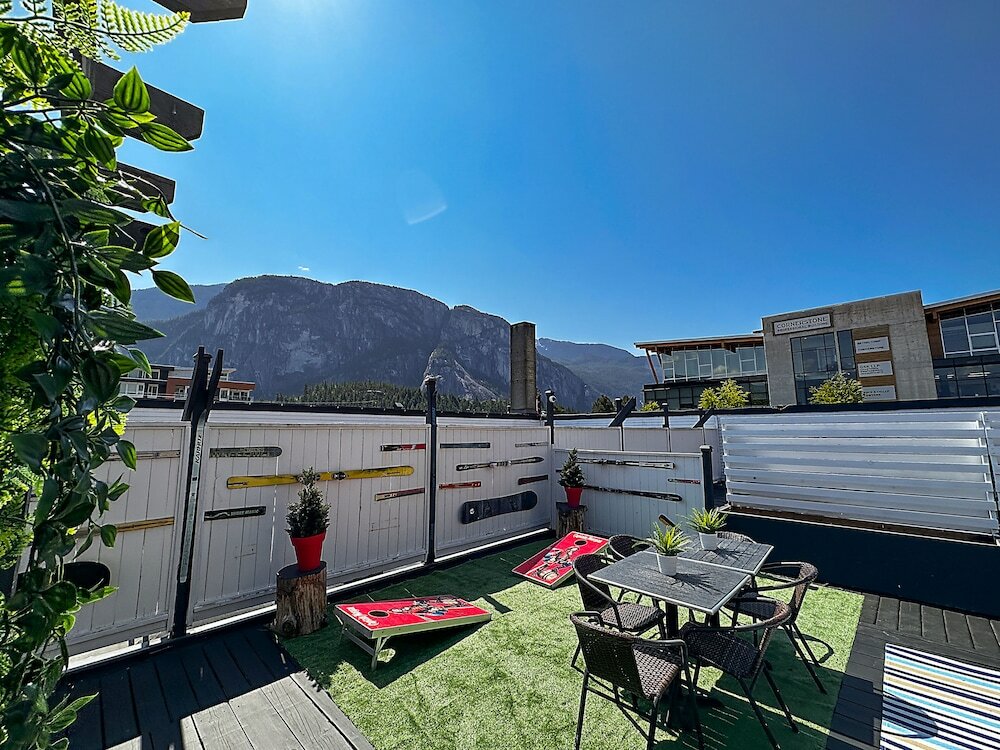 Фото Crash Hotel Squamish