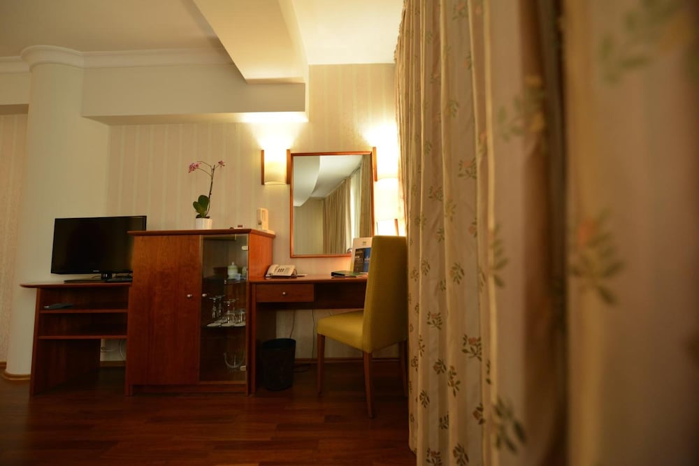 Фото Hotel Karpos