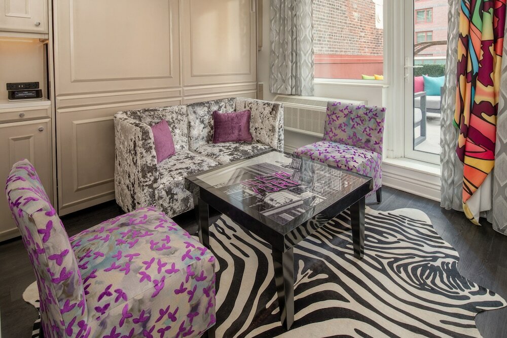 Фото Staypineapple, An Artful Hotel