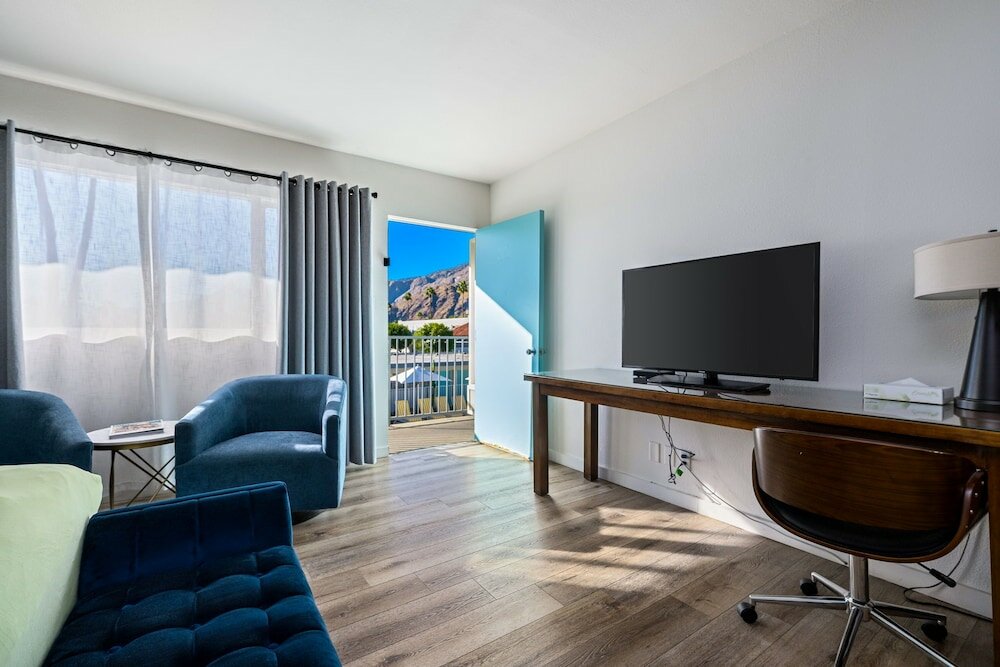 Фото Skylark Hotel