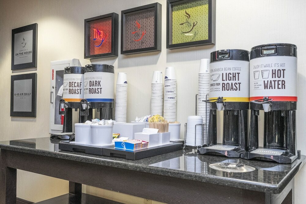 Фото Hampton Inn Spring Hill