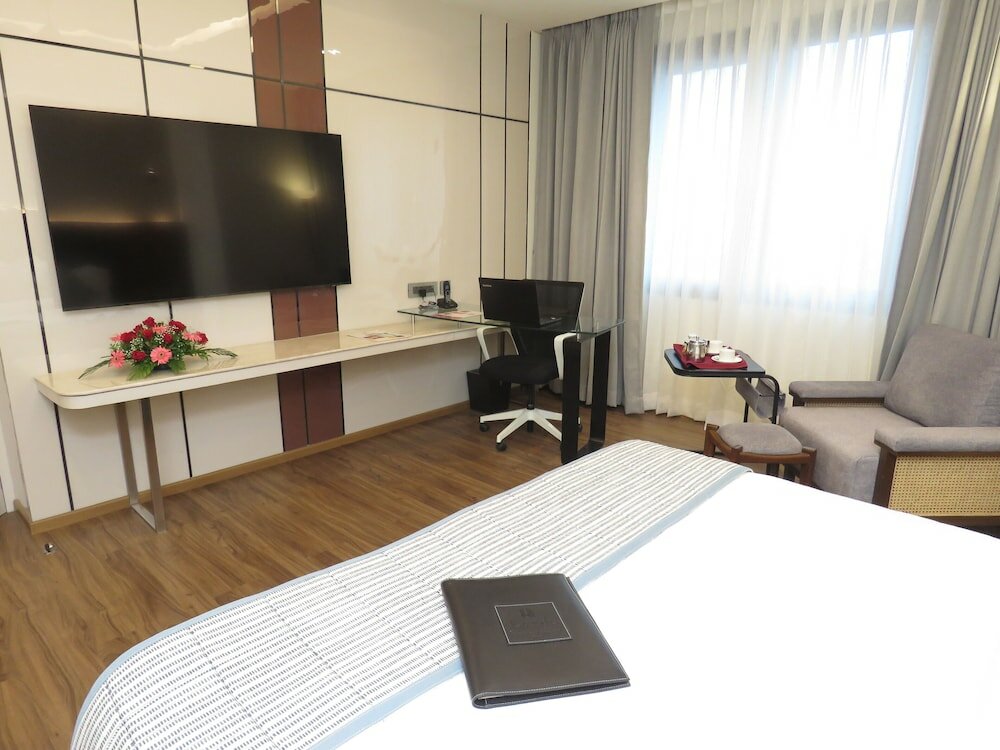 Фото Lords Plaza, Surat