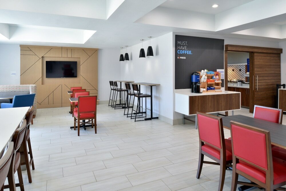 Фото Holiday Inn Express & Suites Carthage