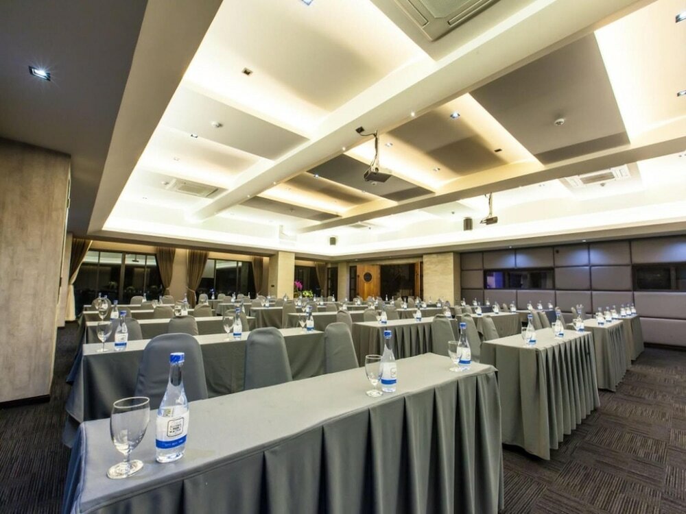 Фото Loftmania Boutique Hotel