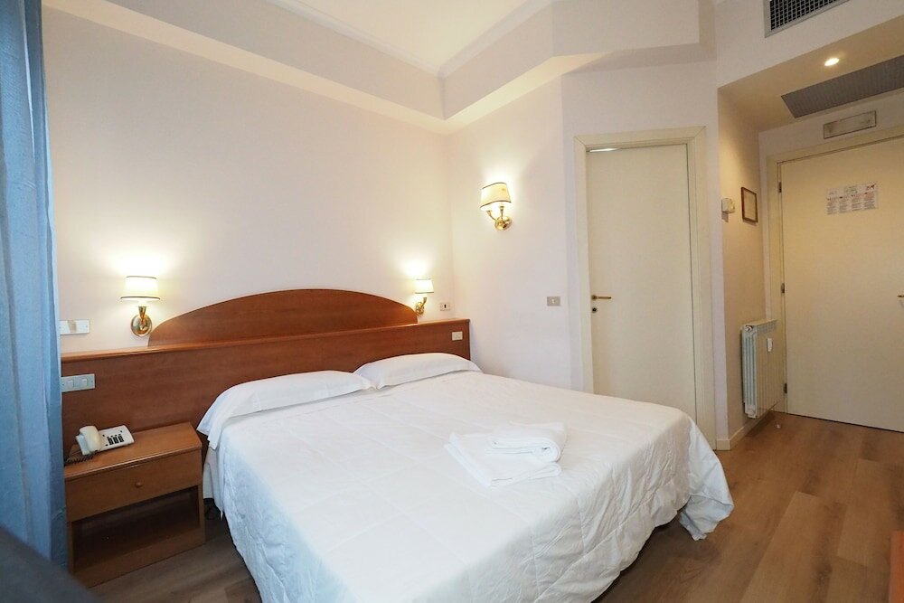 Фото Hotel Laura