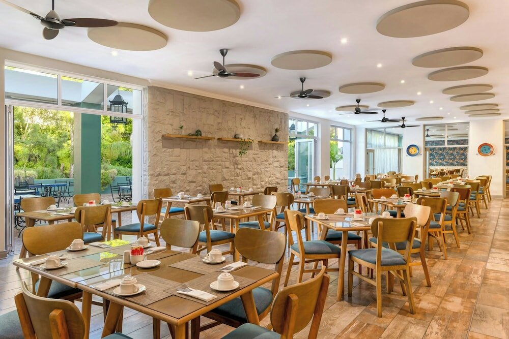 Фото Lord Charles Hotel