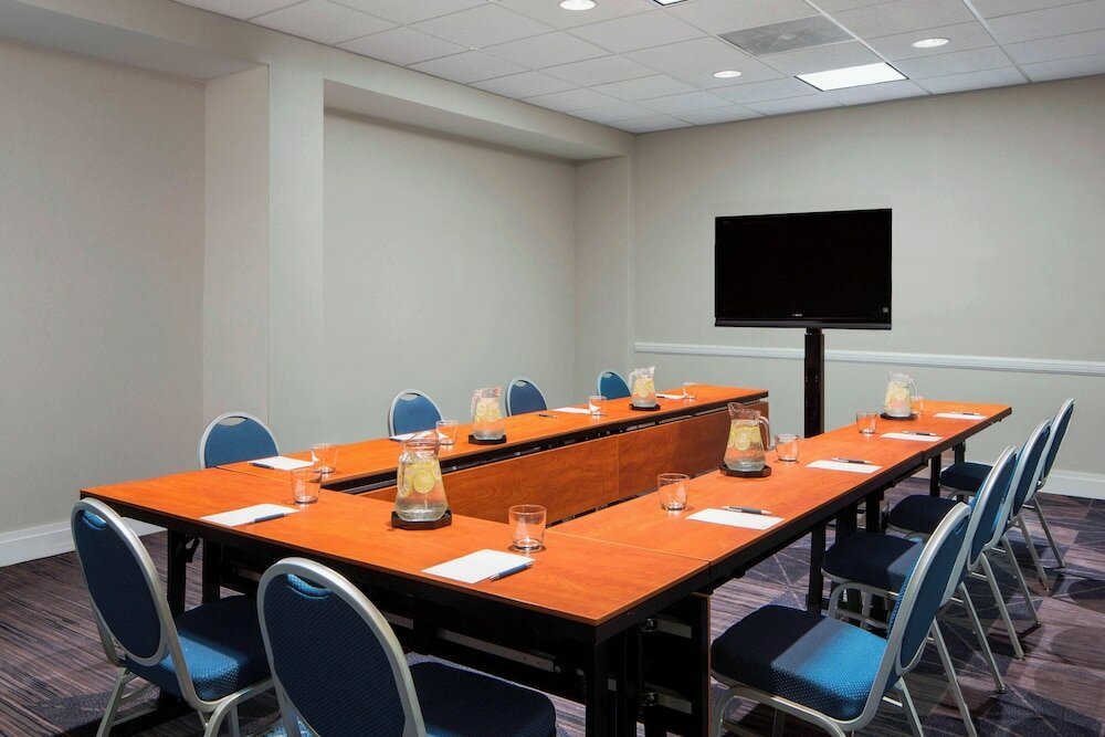 Фото Sheraton Norfolk Waterside Hotel