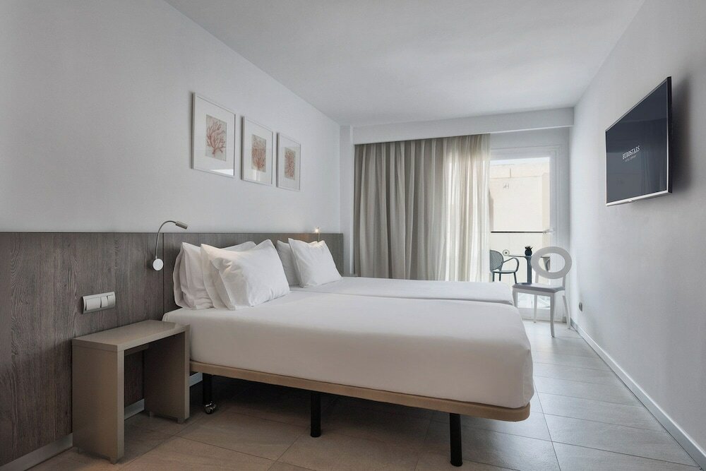 Фото El Puerto Ibiza Hotel & SPA