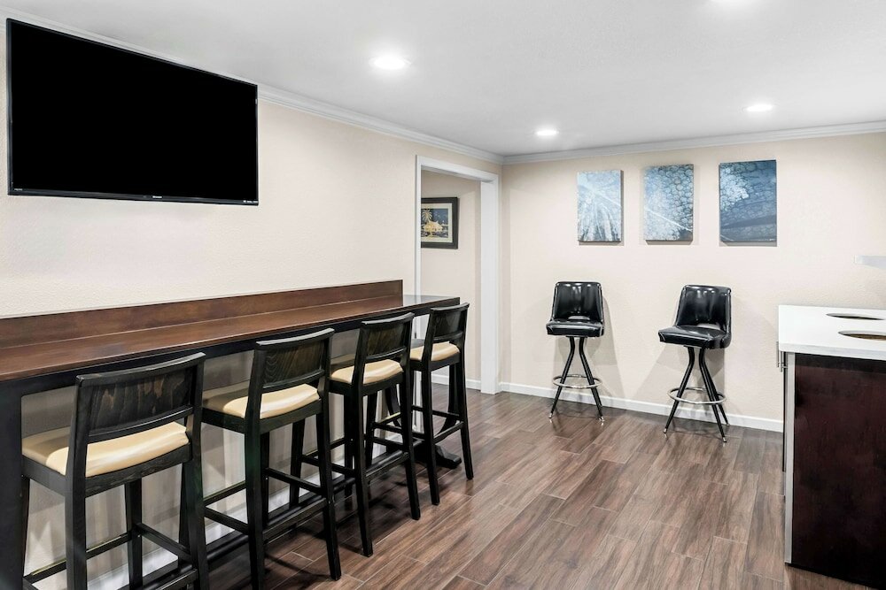 Фото Best Western Skyline Motor Lodge