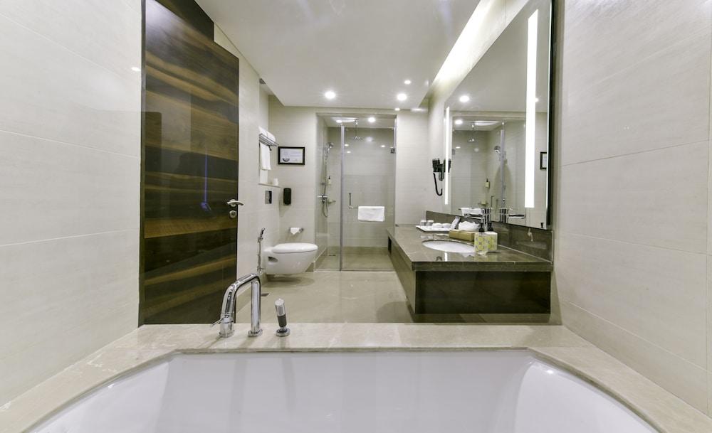 Фото Lemon Tree Hotel Jammu