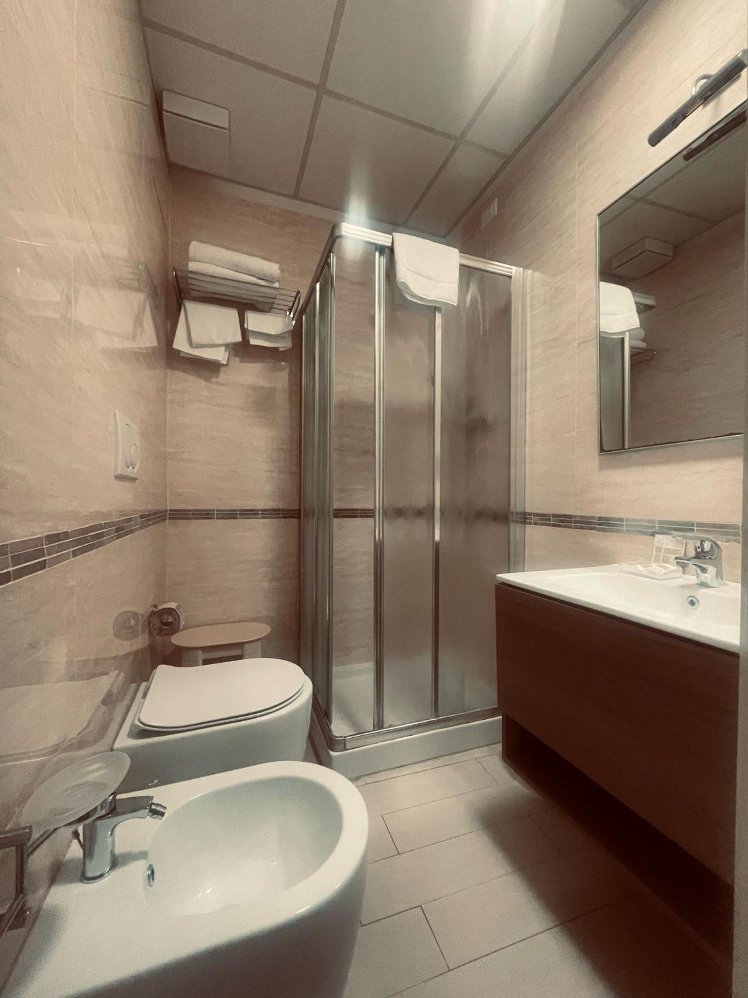 Фото Hotel Holiday